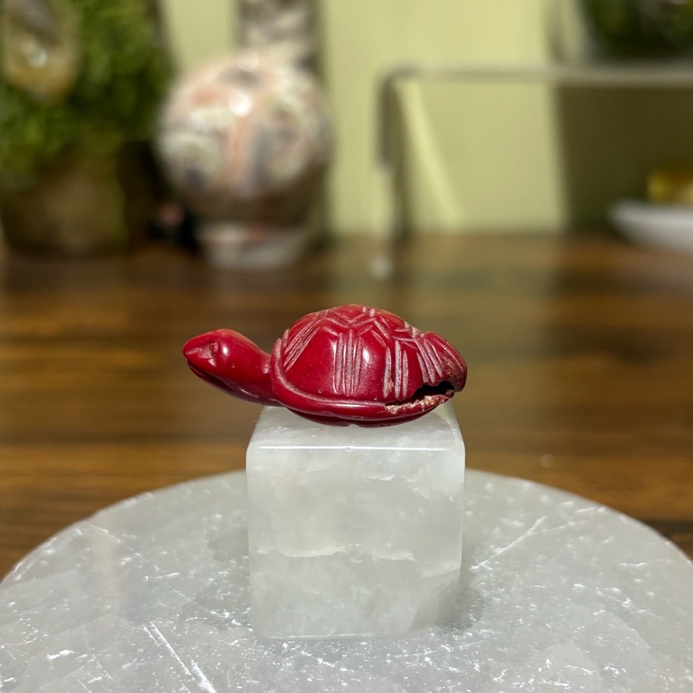 Cinnabar turtle carving - Picture 2 of 3